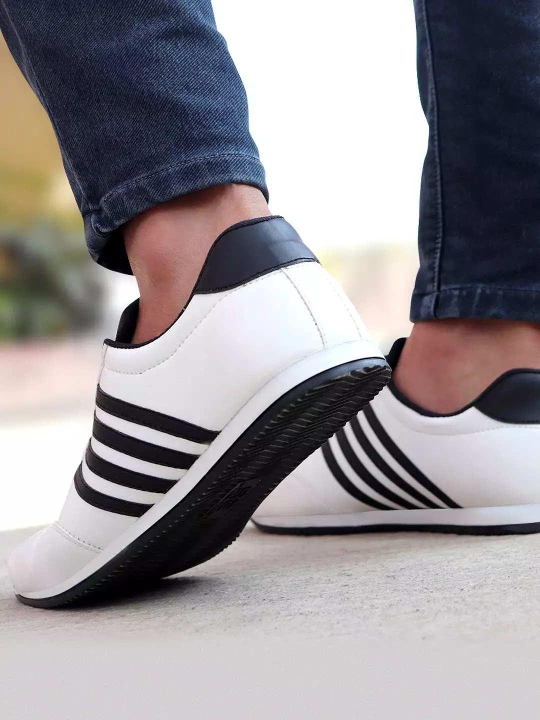 Men White Casual Classic Lace Up Sneakers