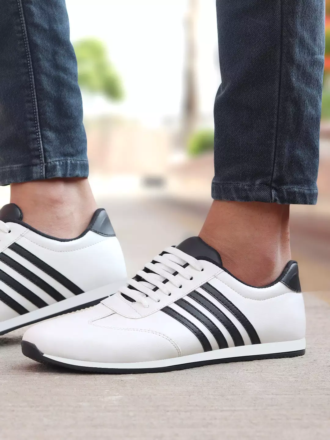 Men White Casual Classic Lace Up Sneakers