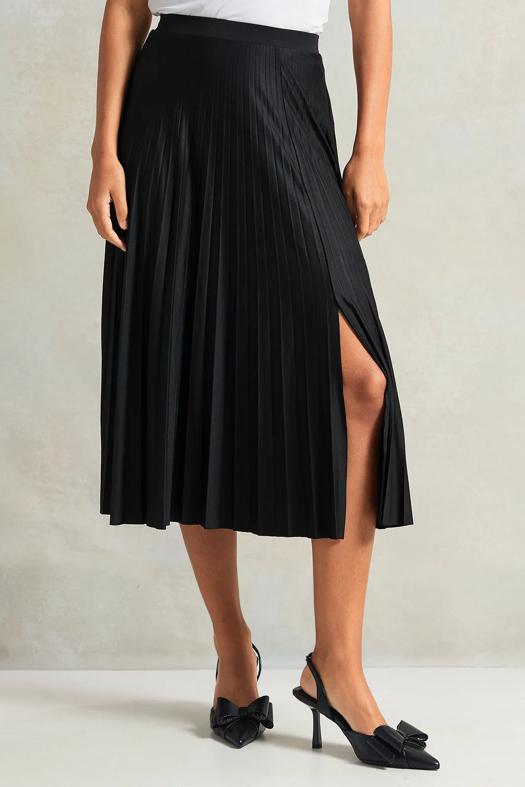 Women Black Pleated Side Slit Skirt